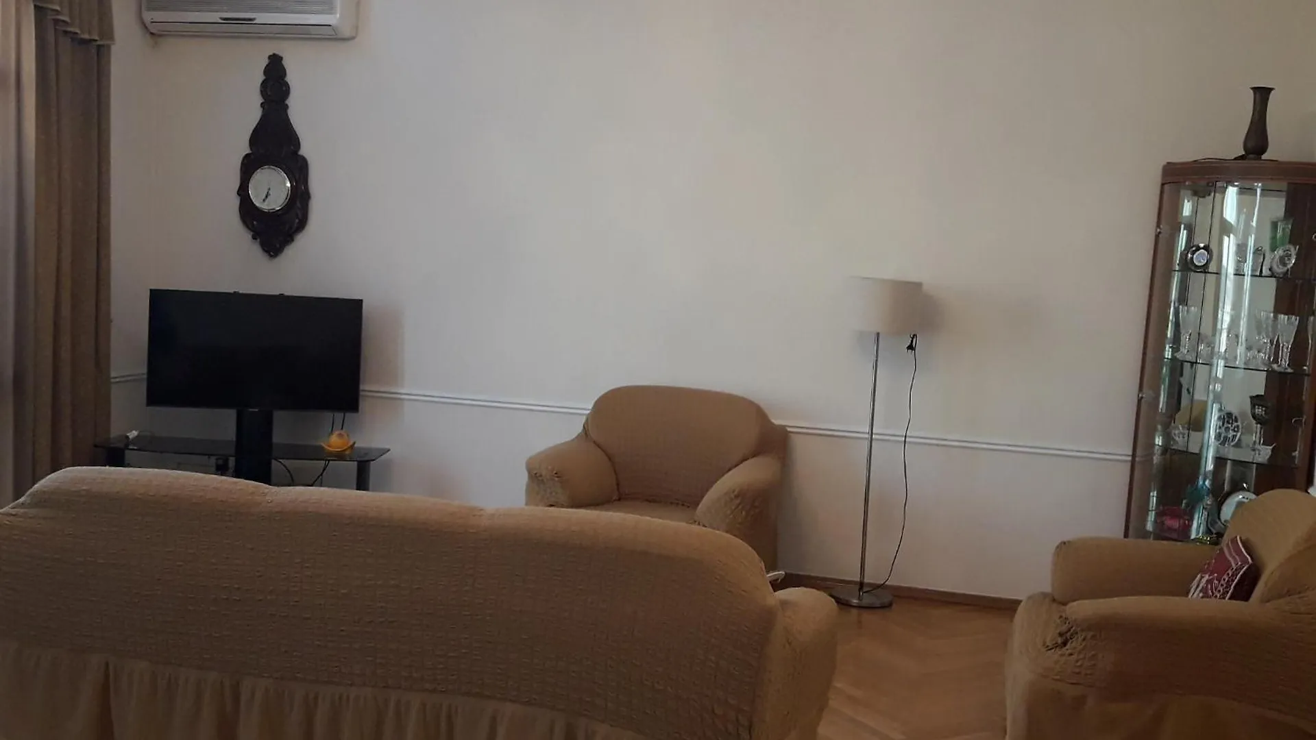 Neftiannikov Avenue Apartment Baku